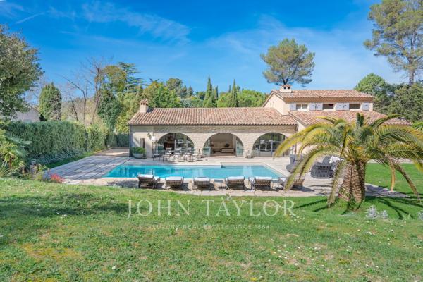 Élégante villa de caractère à l’Étang de Mougins