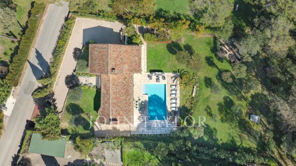 Élégante villa de caractère à l’Étang de Mougins