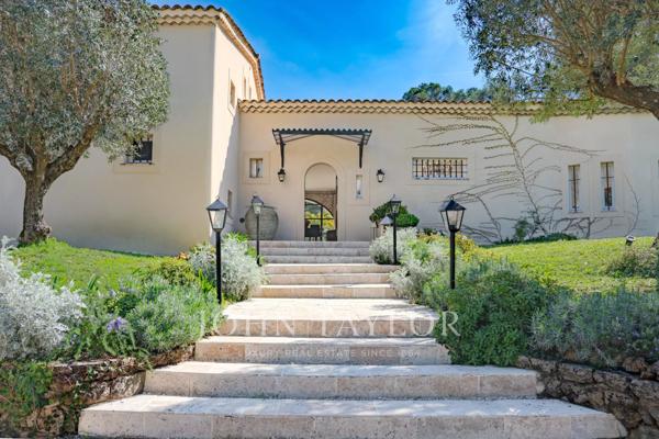 Élégante villa de caractère à l’Étang de Mougins