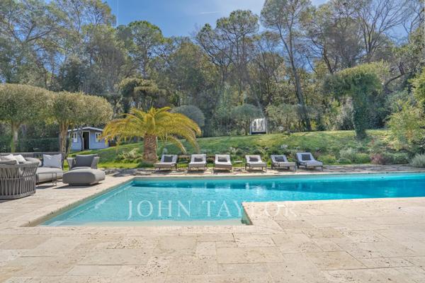 Élégante villa de caractère à l’Étang de Mougins