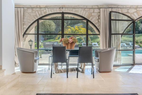 Élégante villa de caractère à l’Étang de Mougins