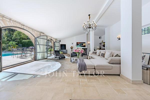 Élégante villa de caractère à l’Étang de Mougins