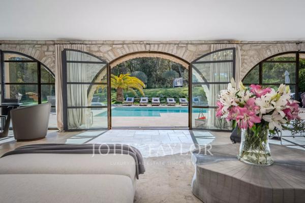 Élégante villa de caractère à l’Étang de Mougins