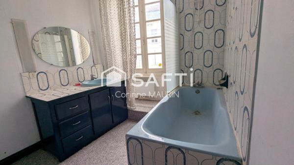 Rare sur le secteur : immeuble 3 niveaux à réinventer pour forte rentabilité.