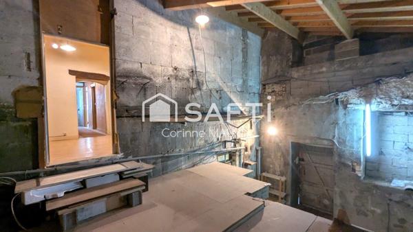 Rare sur le secteur : immeuble 3 niveaux à réinventer pour forte rentabilité.