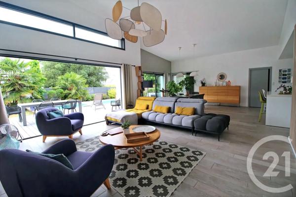 Maison à vendre  5 pièces - 147 m 2   VANNES  - 56