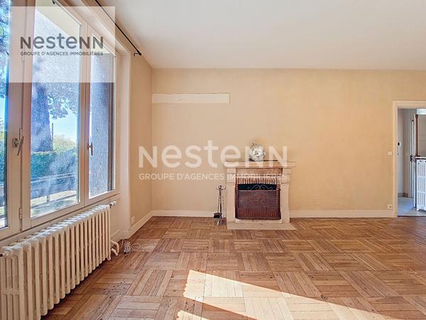 Maison bourgeoise - 5 chambres - garage - jardin 700m² - parquets et cheminée - lumineuse