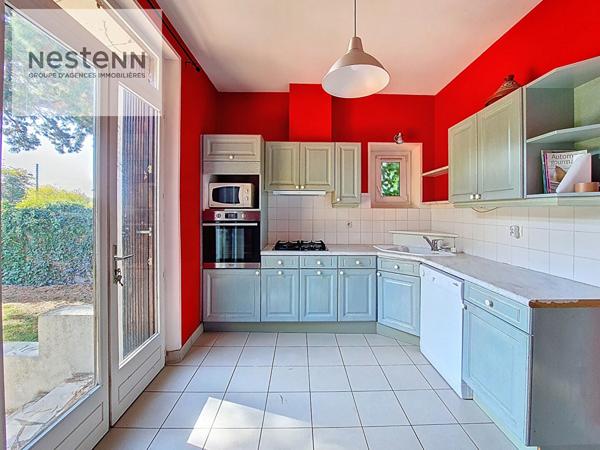 Maison bourgeoise - 5 chambres - garage - jardin 700m² - parquets et cheminée - lumineuse