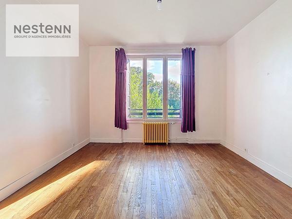 Maison bourgeoise - 5 chambres - garage - jardin 700m² - parquets et cheminée - lumineuse