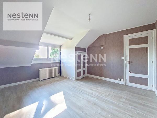 Maison bourgeoise - 5 chambres - garage - jardin 700m² - parquets et cheminée - lumineuse