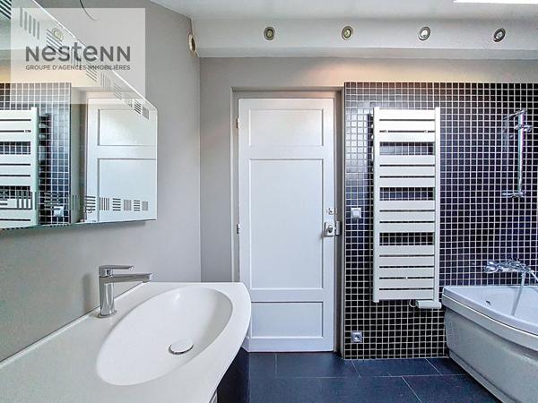 Maison bourgeoise - 5 chambres - garage - jardin 700m² - parquets et cheminée - lumineuse