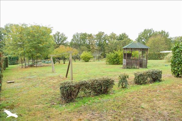 Maison à vendre |  Bourganeuf |  4 pièces | 143 m²