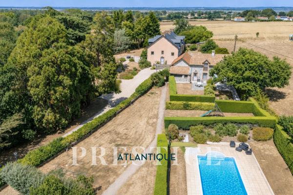 FROSSAY - PROPRIÉTÉ - 318M2 HABITABLES - PISCINE