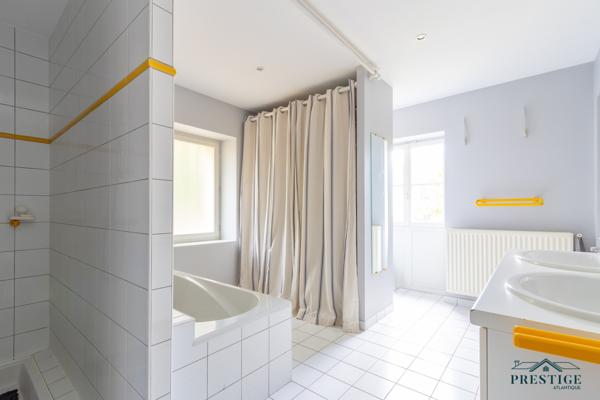 FROSSAY - PROPRIÉTÉ - 318M2 HABITABLES - PISCINE