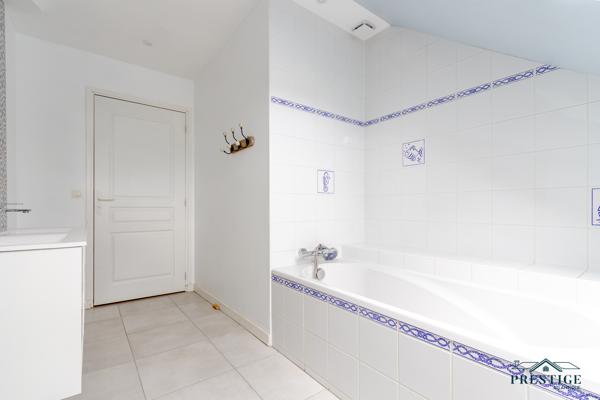 FROSSAY - PROPRIÉTÉ - 318M2 HABITABLES - PISCINE