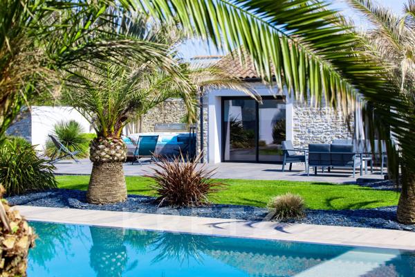 Corps de ferme devenu villa contemporaine