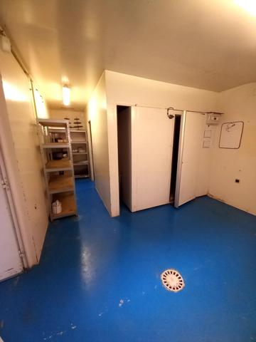 Immeuble de caractère construit en 1948 sur un terrain de 905 m² disposant d'un appartement au 1er étage.