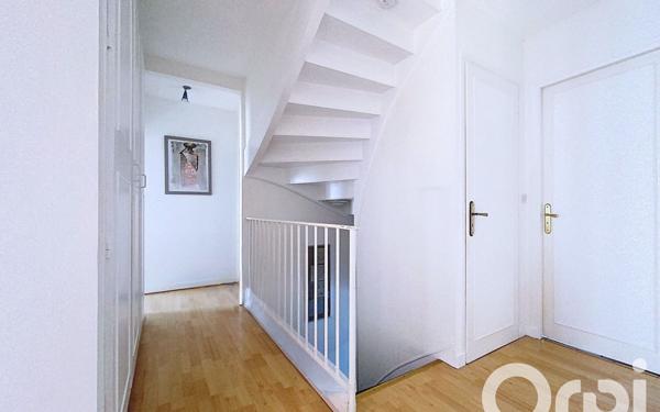 Maison à vendre    8 pièces •  Vert-Saint-Denis