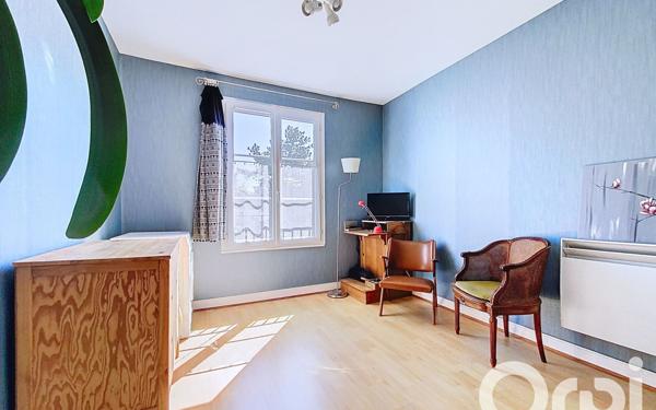 Maison à vendre    8 pièces •  Vert-Saint-Denis