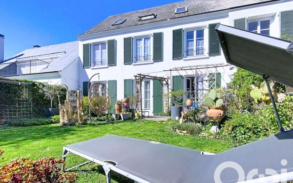 Maison à vendre    8 pièces •  Vert-Saint-Denis
