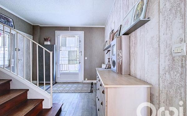 Maison à vendre    8 pièces •  Vert-Saint-Denis