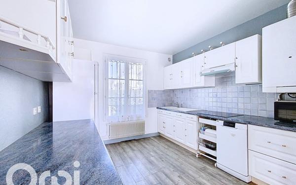 Maison à vendre    8 pièces •  Vert-Saint-Denis