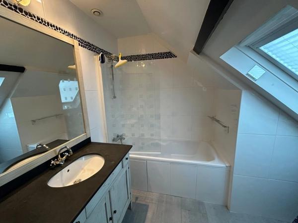 ARZON BOURG Un lieu de vie unique  magnifique appartement de 90 m2 avec studio indépendant et mille possibilités (56)