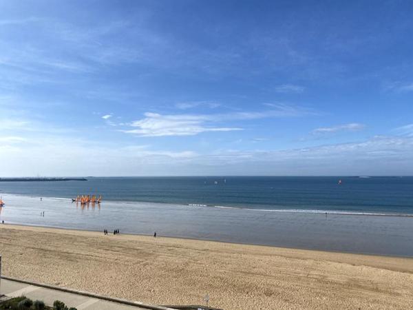 PORNICHET PROCHE LA BAULE APPARTEMENT T3 FACE MER DERNIER ETAGE AVEC STATIONNEMENT