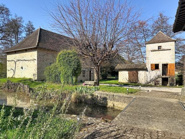 Boyer (71700) SUD BOURGOGNE - BOYER 71 – Moulin de caractère du XVIIème siècle, rénové, 572 m² utiles – Gîte, dépendances e
