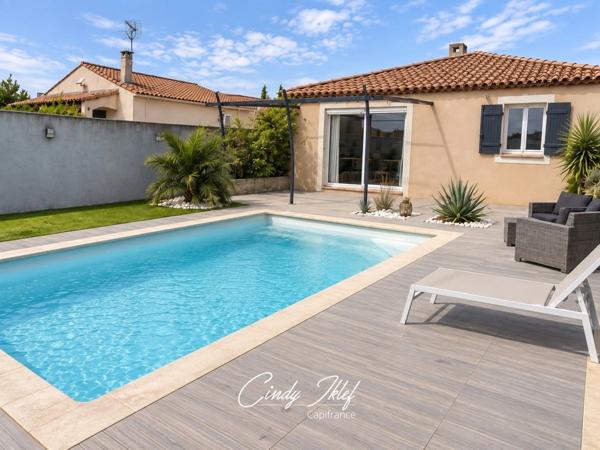 Marignane, Quartier Les Beugons: Maison T4 de 97 m2, de plain-pied et exposée Sud, avec jardin, piscine et un garage de 16 m2.