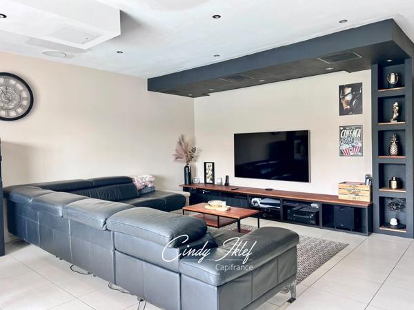 Marignane, Quartier Les Beugons: Maison T4 de 97 m2, de plain-pied et exposée Sud, avec jardin, piscine et un garage de 16 m2.