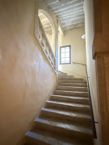 Montpellier (34000) Montpellier – Écusson vaste Appartement T2 face à une place au calme