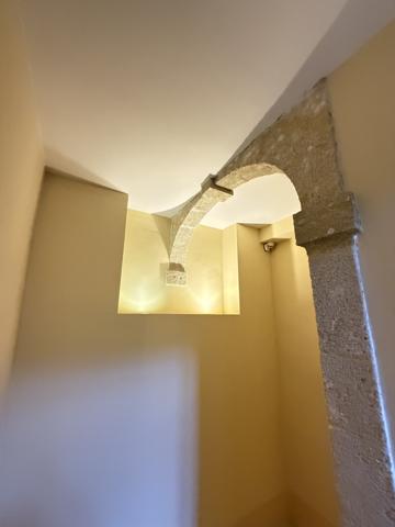 Montpellier (34000) Montpellier – Écusson vaste Appartement T2 face à une place au calme