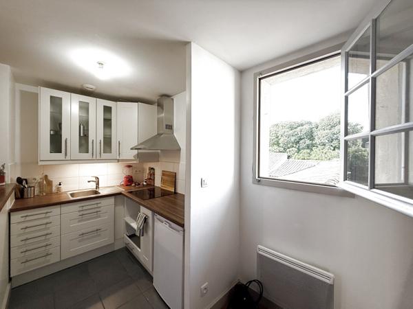 Montpellier (34000) Montpellier – Écusson vaste Appartement T2 face à une place au calme