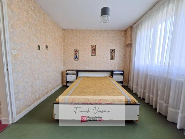 A VENDRE en exclusivité aux Herbiers, Maison de 140 m2 avec 4 Chambres et 1 bureau sur un terrain de 1062 m2