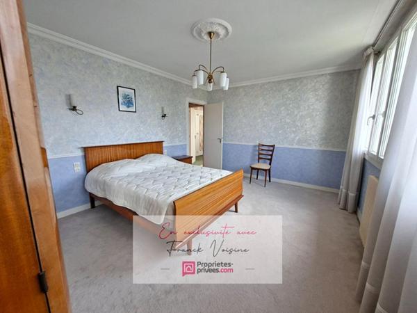 A VENDRE en exclusivité aux Herbiers, Maison de 140 m2 avec 4 Chambres et 1 bureau sur un terrain de 1062 m2