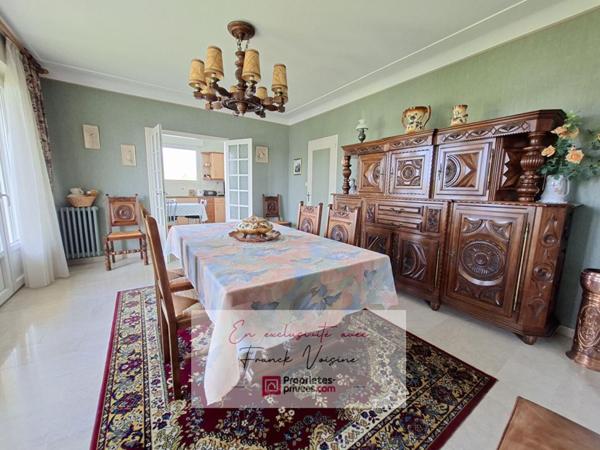 A VENDRE en exclusivité aux Herbiers, Maison de 140 m2 avec 4 Chambres et 1 bureau sur un terrain de 1062 m2