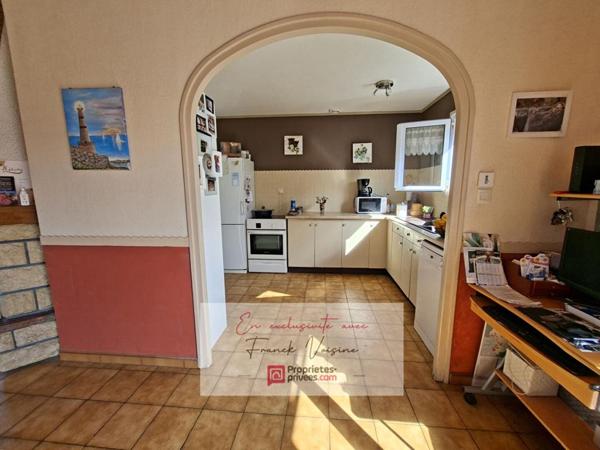 A VENDRE en Exclusivité aux Herbiers, maison plain-pied de 91 m2 avec 3 chambres et 1 bureau ou chambre sur une parcelle de 436 m2