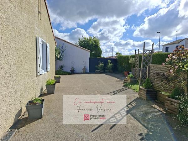 A VENDRE en Exclusivité aux Herbiers, maison plain-pied de 91 m2 avec 3 chambres et 1 bureau ou chambre sur une parcelle de 436 m2