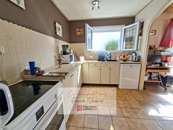 A VENDRE en Exclusivité aux Herbiers, maison plain-pied de 91 m2 avec 3 chambres et 1 bureau ou chambre sur une parcelle de 436 m2