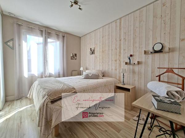 A VENDRE en Exclusivité aux Herbiers, maison plain-pied de 91 m2 avec 3 chambres et 1 bureau ou chambre sur une parcelle de 436 m2