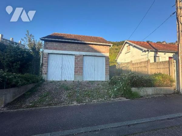 A vendre Bâtiment/Garage  2 voitures sur parcelle de terrain cadastrée 489m² constructible. Emp...
