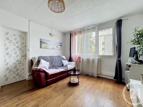 Appartement à vendre  4 pièces - 62,15 m 2   ROCHEFORT  - 17