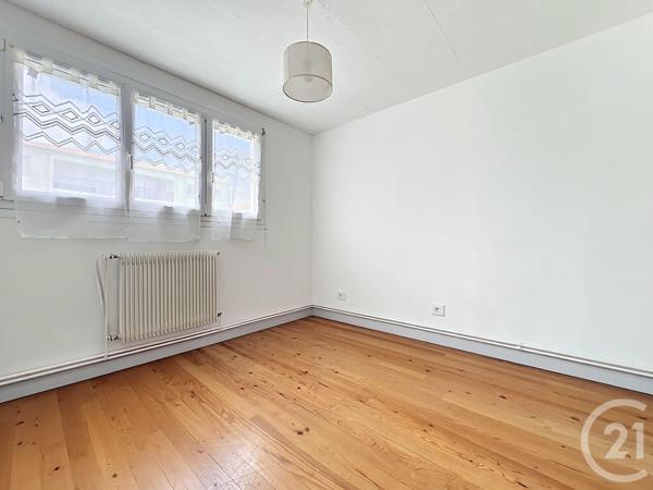 Appartement à vendre  4 pièces - 62,15 m 2   ROCHEFORT  - 17