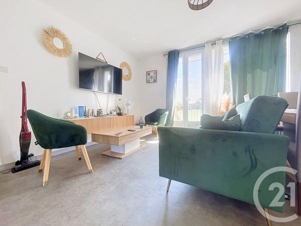 Appartement à vendre  4 pièces - 62,15 m 2   ROCHEFORT  - 17