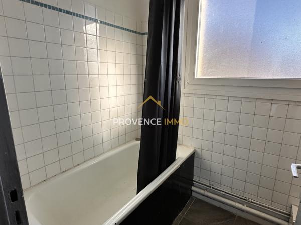 Salon-de-Provence (13300) Appartement T3 – Dernier étage 56,54M2