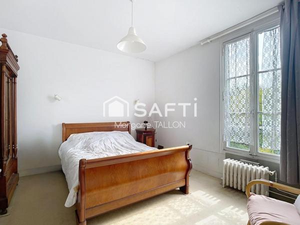 Grande maison familiale avec jardin arboré