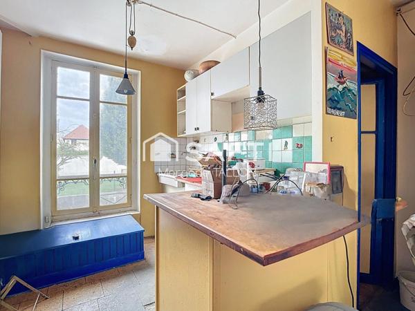 Grande maison familiale avec jardin arboré