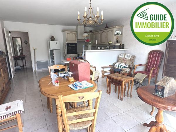 APPARTEMENT T3 AVEC UN GARAGE AU CENTRE-VILLE DE GUIDEL