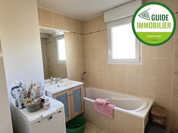 APPARTEMENT T3 AVEC UN GARAGE AU CENTRE-VILLE DE GUIDEL